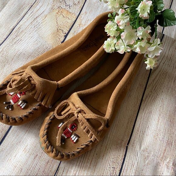 Minnetonka WOMENS Thunderbird II Beaded Suede - Picture 1 of 10